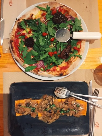 pizza y pasta de un restaurante de madrid